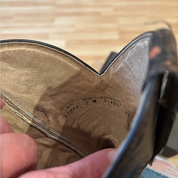 Women's Embroidered Ariat Western Boots - Picture 13 of 16